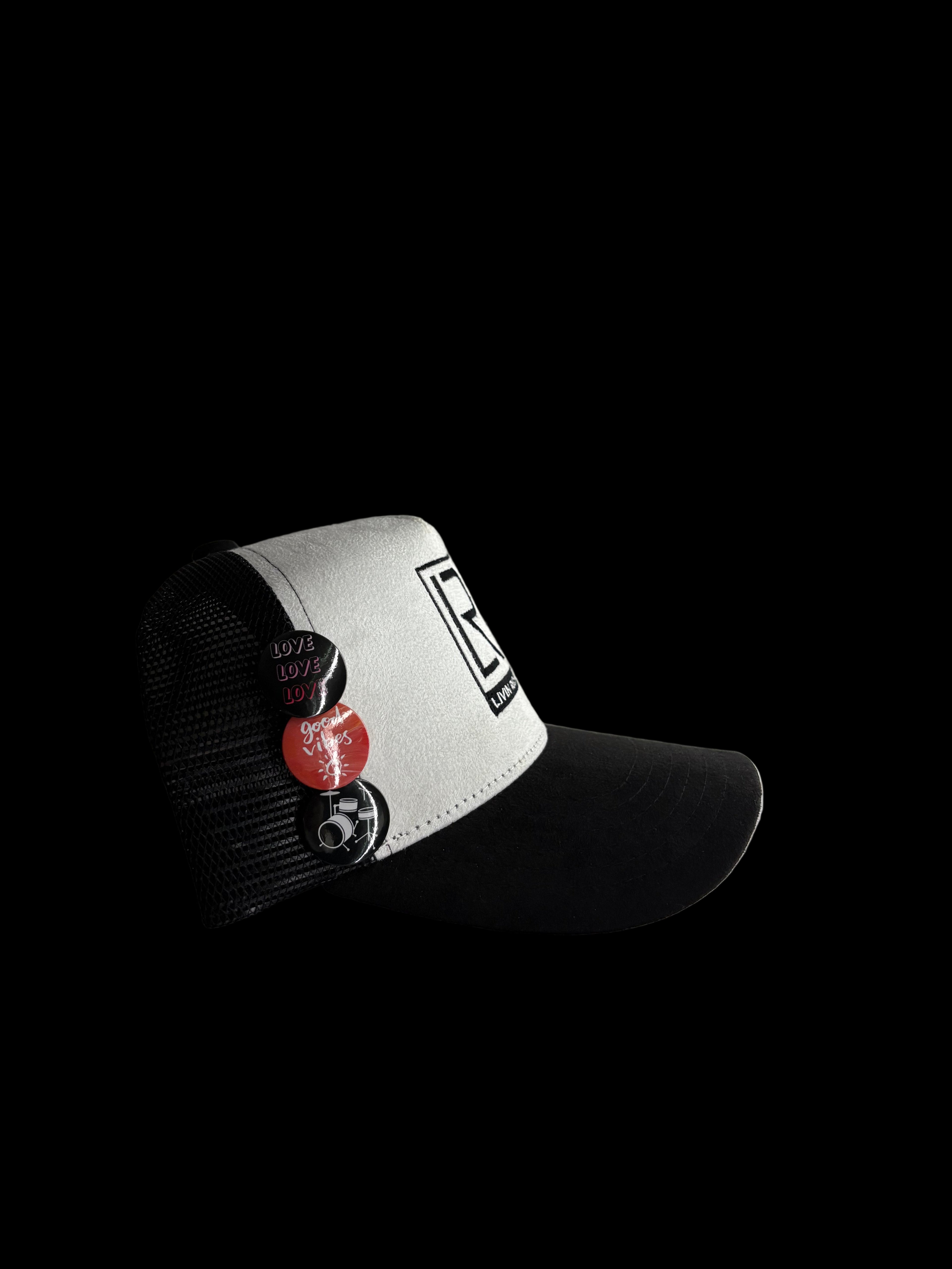LIVIN RICH HAT (WHITE)
